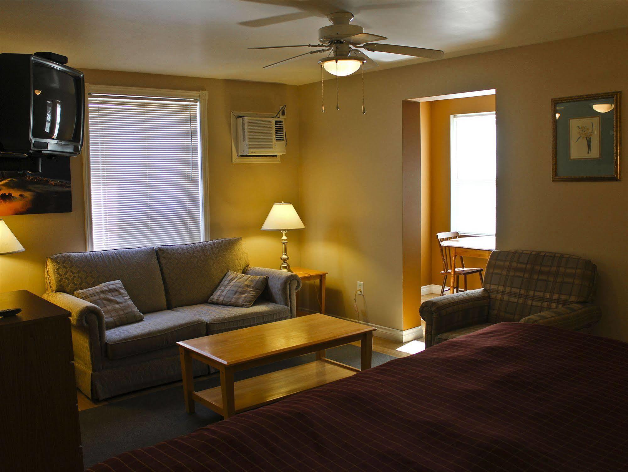 Midtown Motel & Suites Moncton Esterno foto